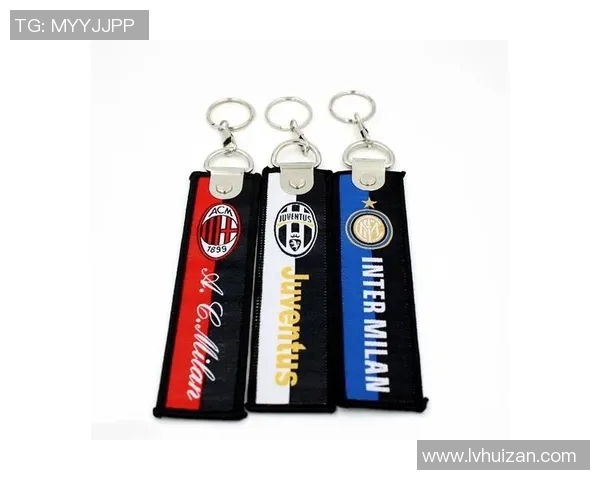 足球明星坎塞洛独特挂件设计引领时尚潮流，球迷必备收藏品