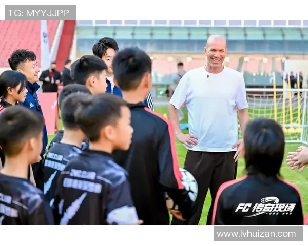 金发辫子足球明星的传奇人生与场上风采揭秘